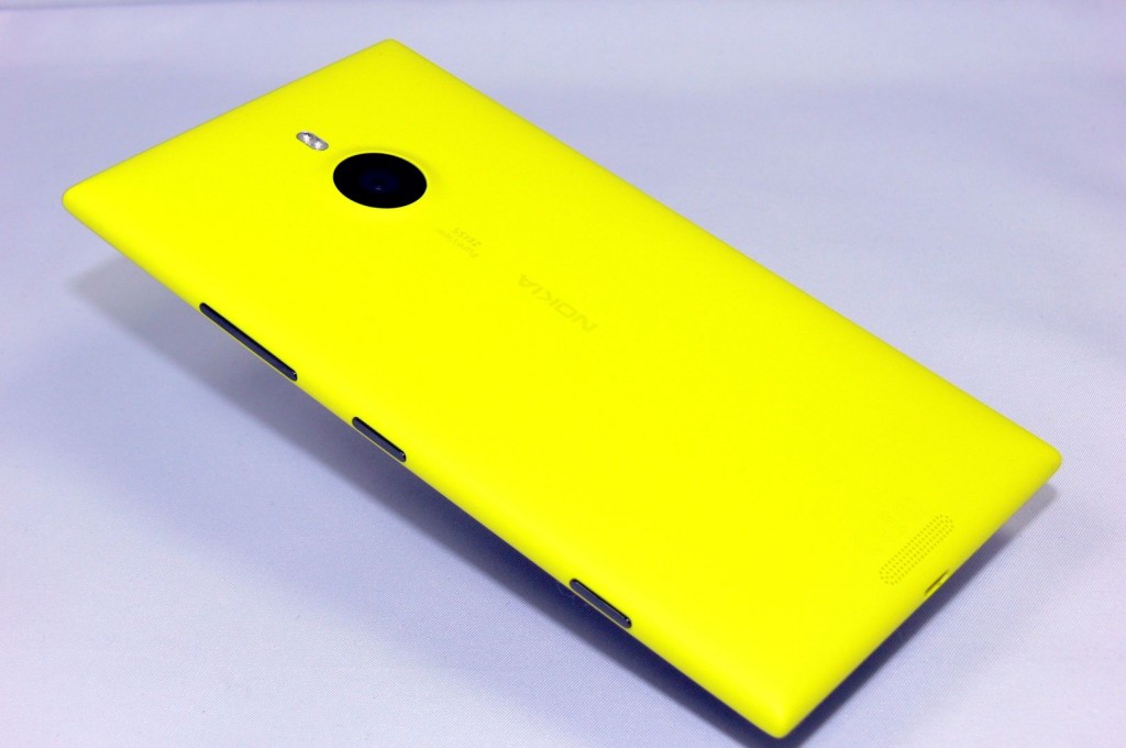 Nokia Lumia 1520 - back left Side - smart-tech-news.eu