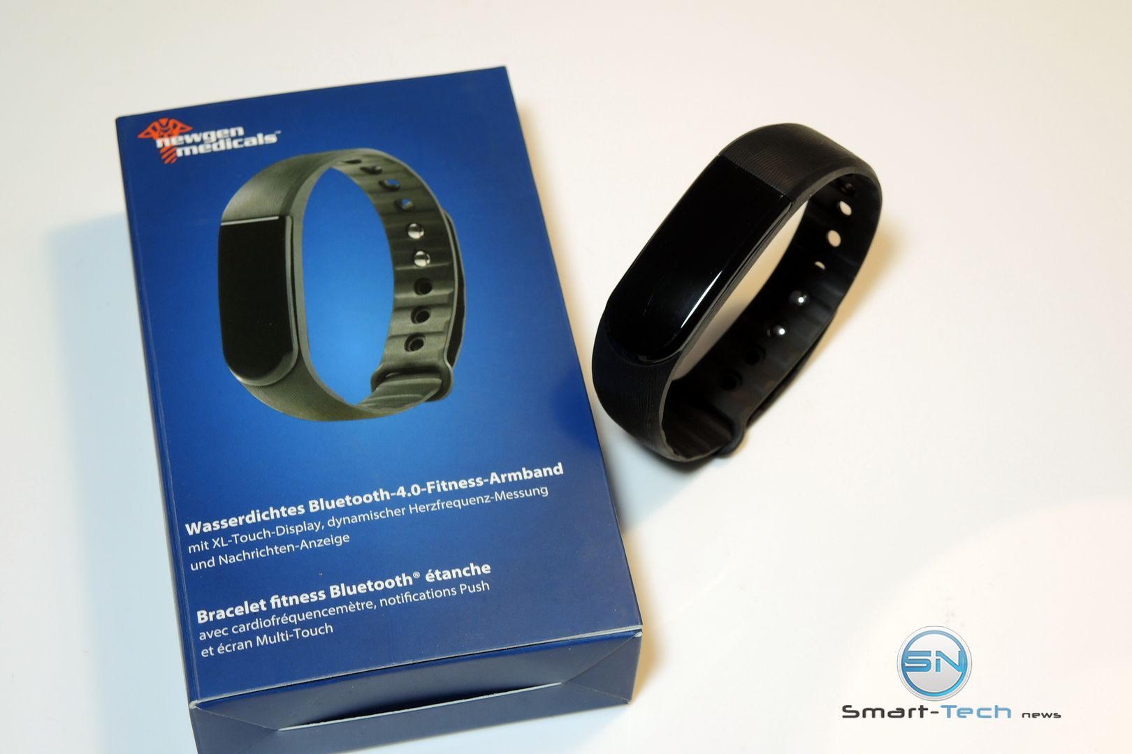 Unboxing - NewGen Medical FBT55 HR SmartBand - SmartTechNews