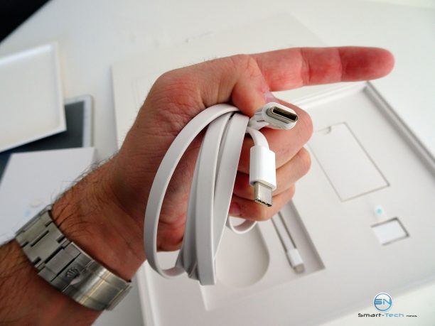 Huawei MateBook - SmartTechNews - USB-C Kabel