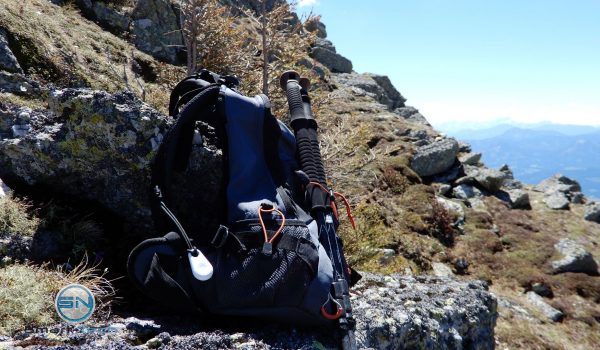 pe-sos GPS Notfall Tracker am Rucksack - SmartTechNews