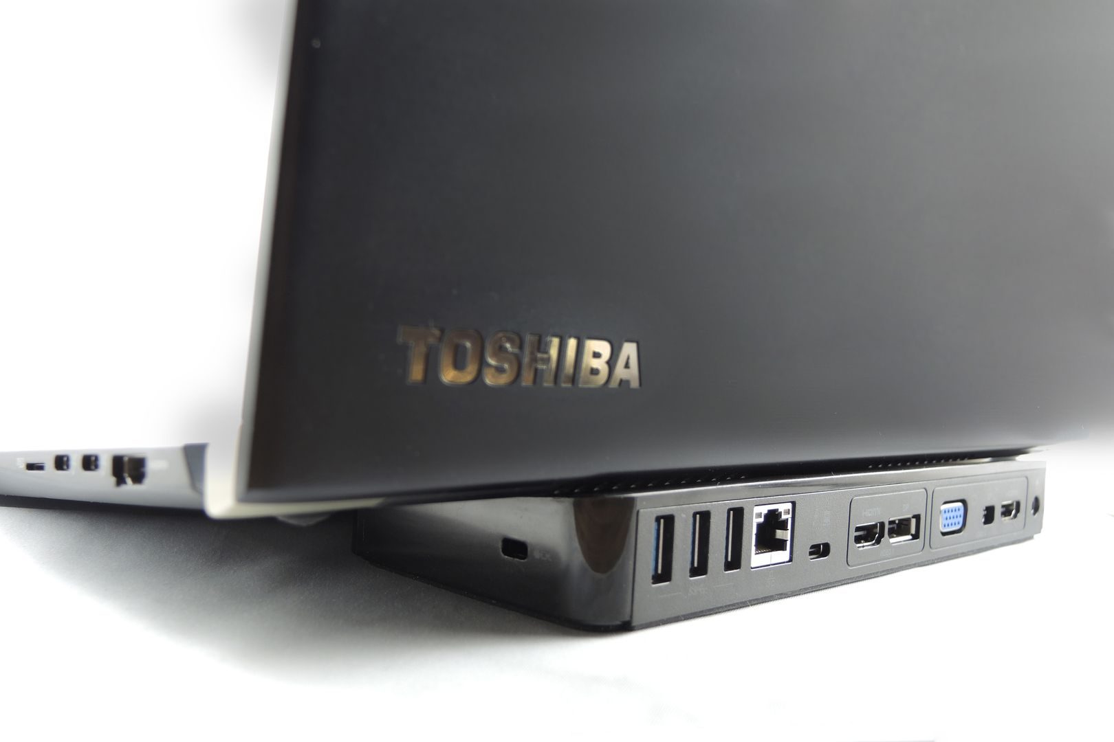 im Einsatz Toshiba Thunderbolt 3 Docking Station